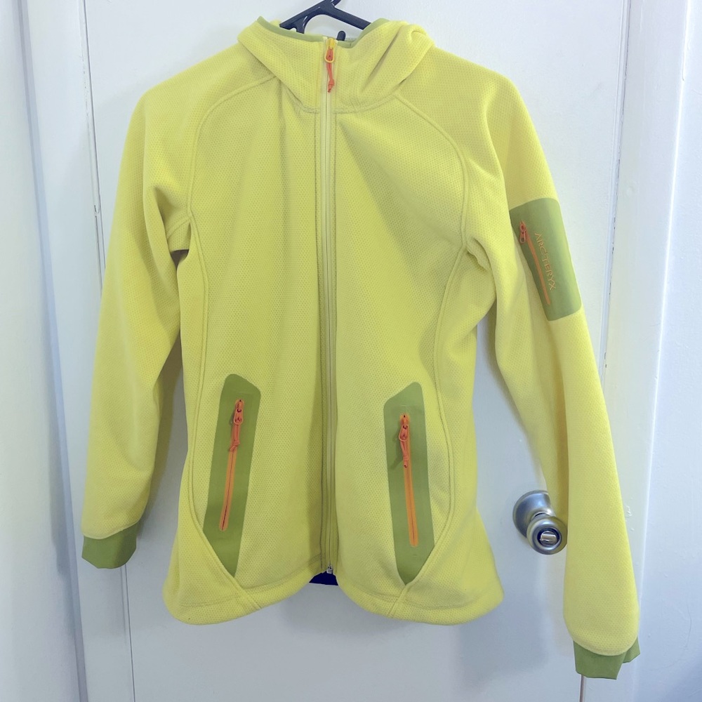 SOLD-Arc’teryx Covert fleece